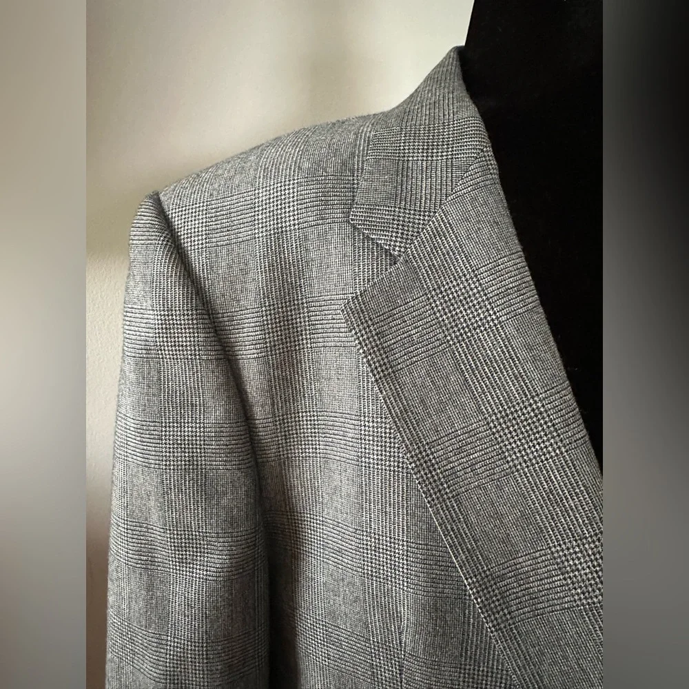 Gray Sport‎ Coat with Notch Lapel and Structured Shoulders